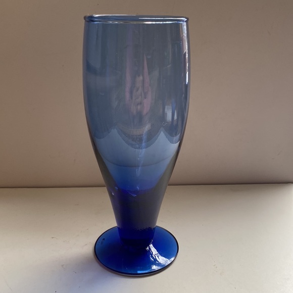 Set of 4 cobalt Blue footed drinking glasses - Picture 2 of 9